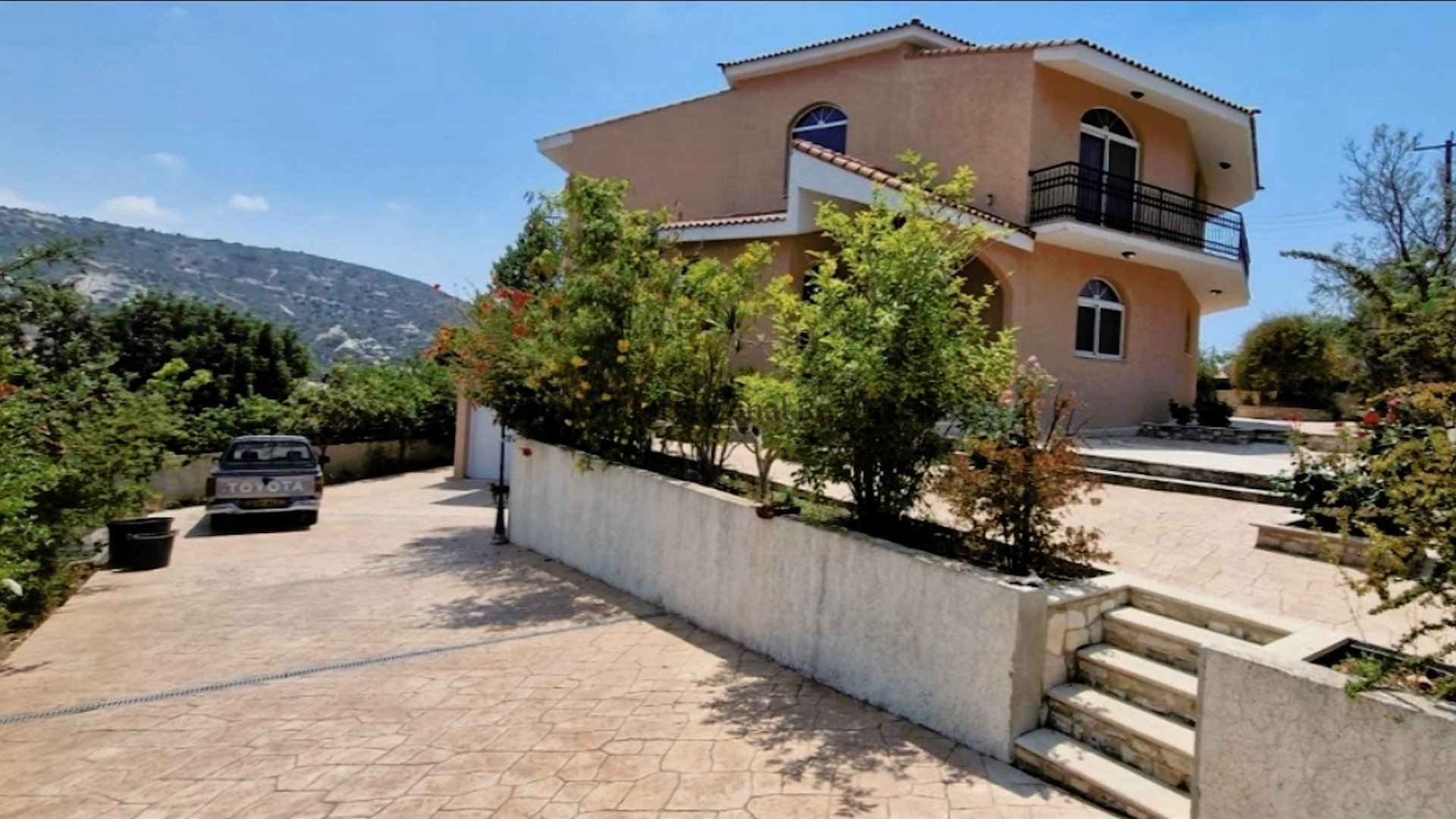 6 bedrooms Villa in Asgata, Limassol, Cyprus No. 19610