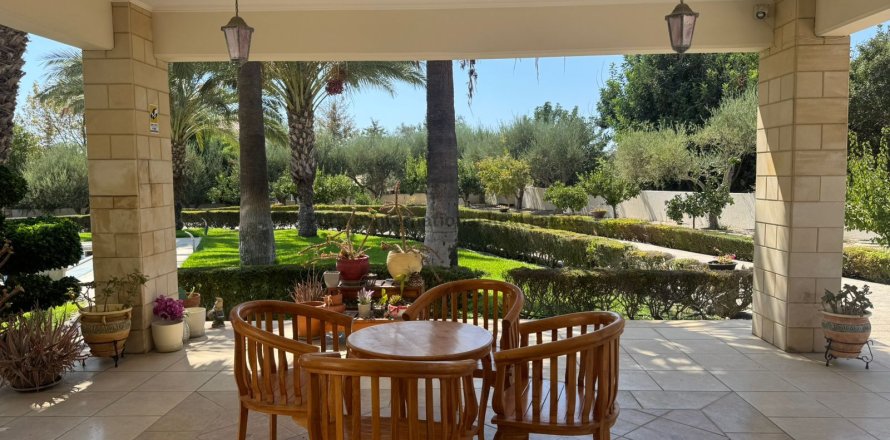 4 bedrooms Villa in Pyrgos, Limassol,  No. 39067