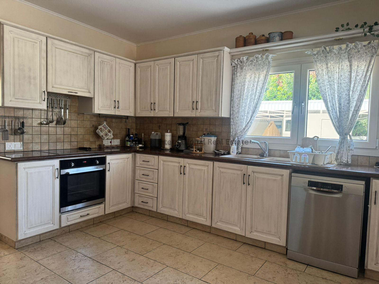 4 bedrooms Villa in Pyrgos, Limassol, Cyprus No. 39067