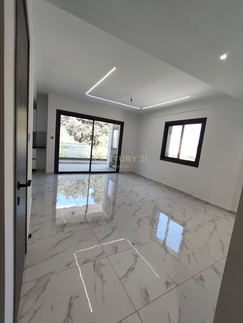 3 bedrooms Apartment in Zakaki, Limassol, Cyprus No. 55351
