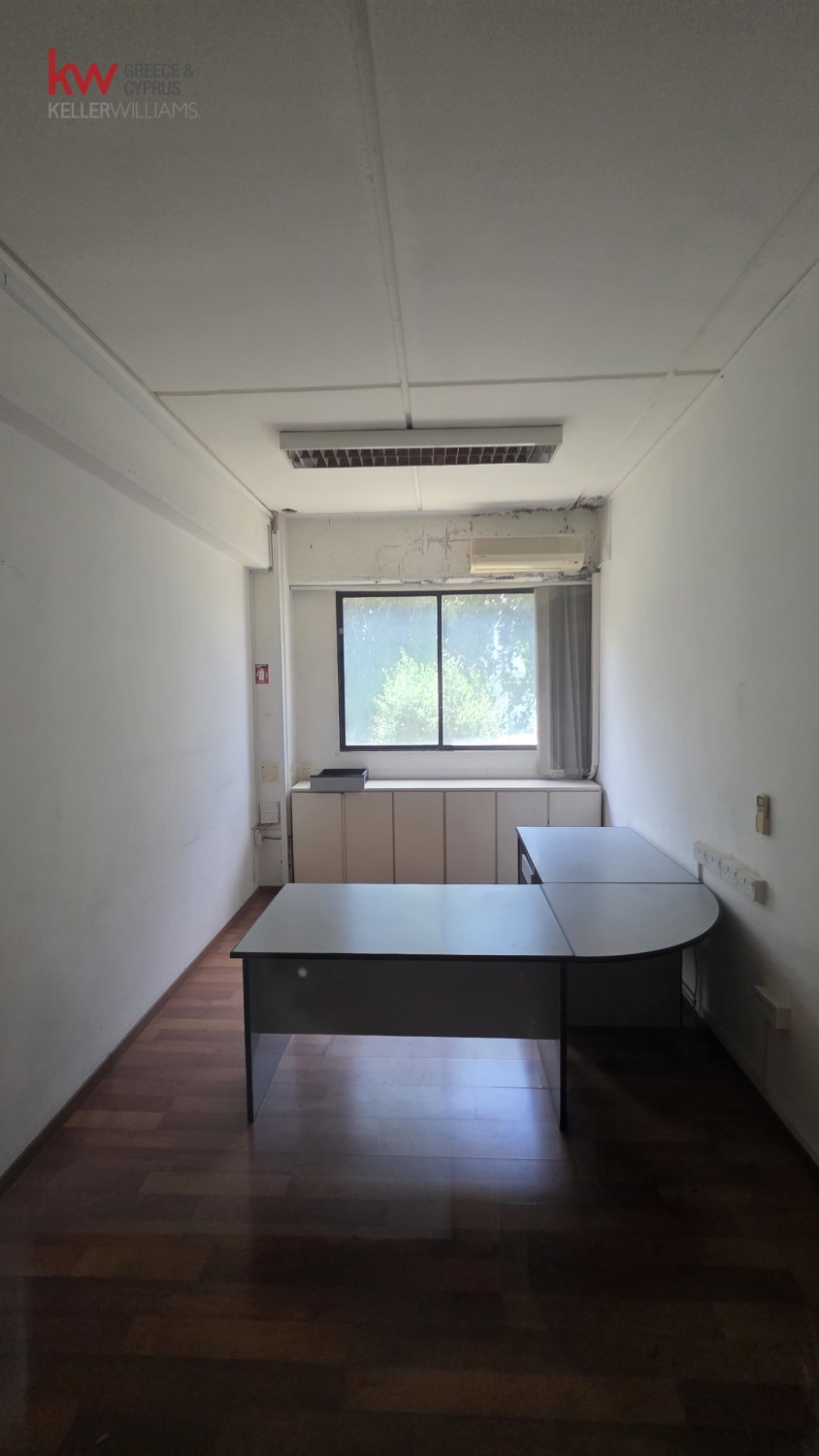 1500m2 Fábrica en Strovolos, Nicosia, Chipre No. 52503