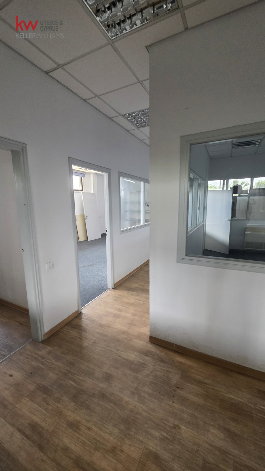1500m2 Fábrica en Strovolos, Nicosia, Chipre No. 52503
