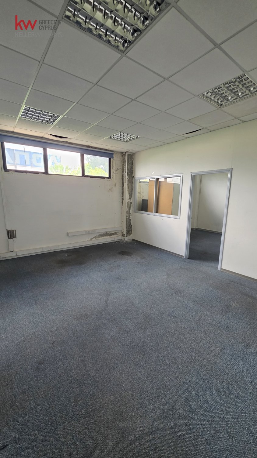 1500m2 Fábrica en Strovolos, Nicosia, Chipre No. 52503