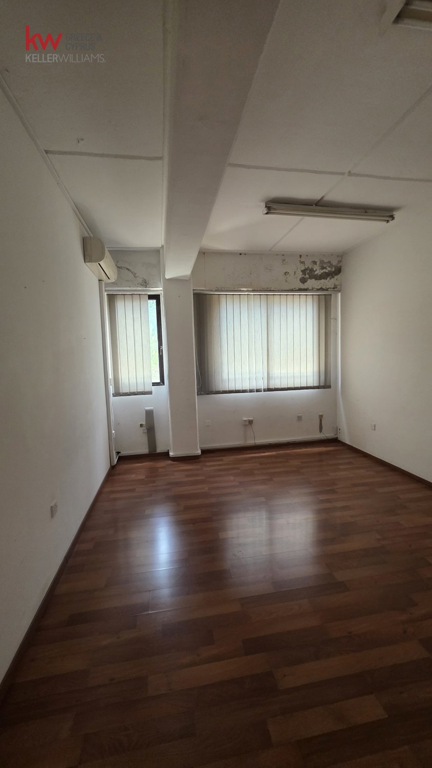1500m2 Fábrica en Strovolos, Nicosia, Chipre No. 52503