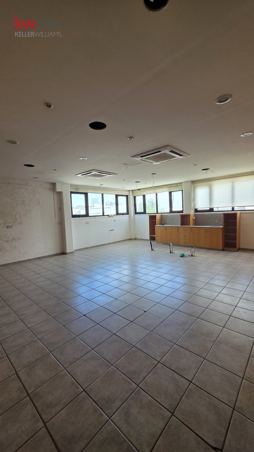 1500m2 Fábrica en Strovolos, Nicosia, Chipre No. 52503