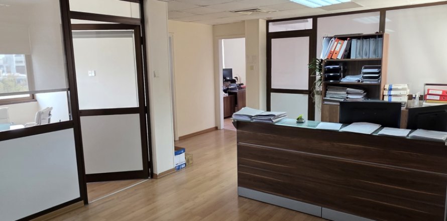 206m2 Bureau à Nicosia,  No. 52502