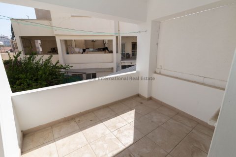 3 bedrooms Apartment in Larnaka, Cyprus No. 37671 6