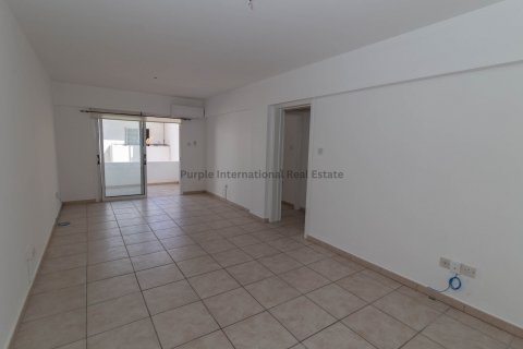 3 bedrooms Apartment in Larnaka, Cyprus No. 37671 7
