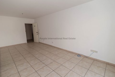 3 bedrooms Apartment in Larnaka, Cyprus No. 37671 8