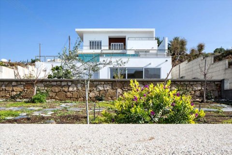 7 bedrooms Villa in Paphos,  No. 38295