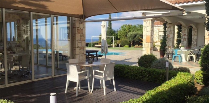 4 bedrooms Villa in Paphos,  No. 38294