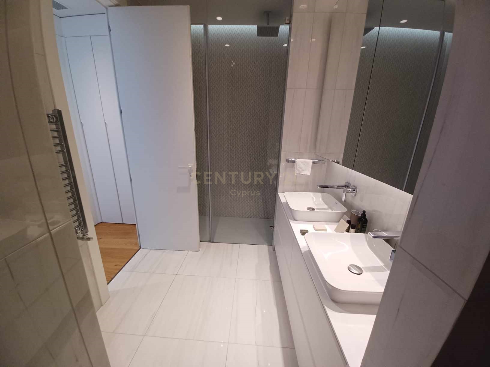 Квартира с 2 спальнями в Агиос Тихонас, Лимасол, Кипр № 33022