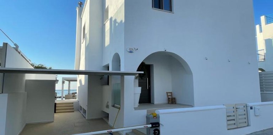 5 bedrooms Villa in Paralimni, Ammochostos,  No. 40446