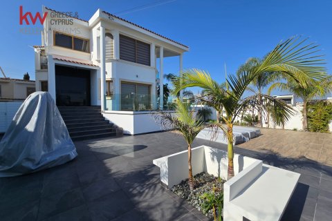 3 bedrooms Villa in Paralimni, Ammochostos, No. 40445 11