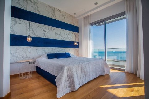 3 bedrooms Apartment in Limassol,  No. 40916 7