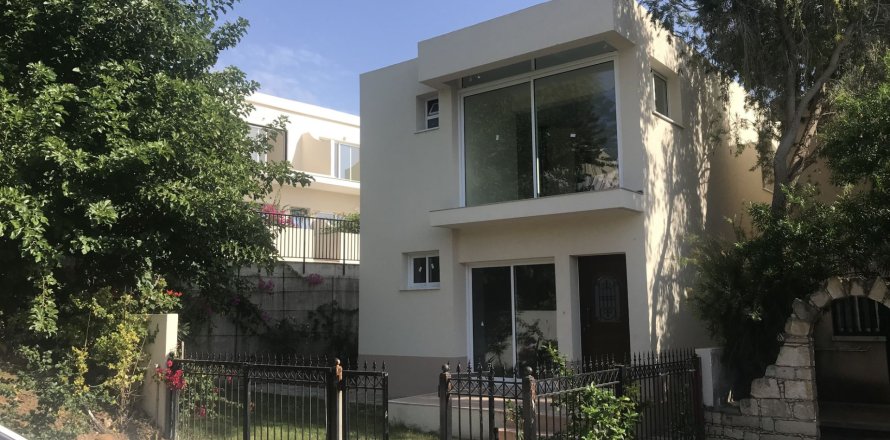 3 bedrooms Villa in Paphos,  No. 49983