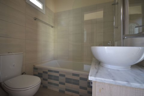 3 bedrooms Villa in Paphos,  No. 49983 11