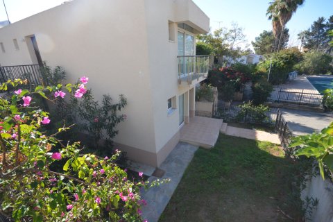 3 bedrooms Villa in Paphos,  No. 49983 3
