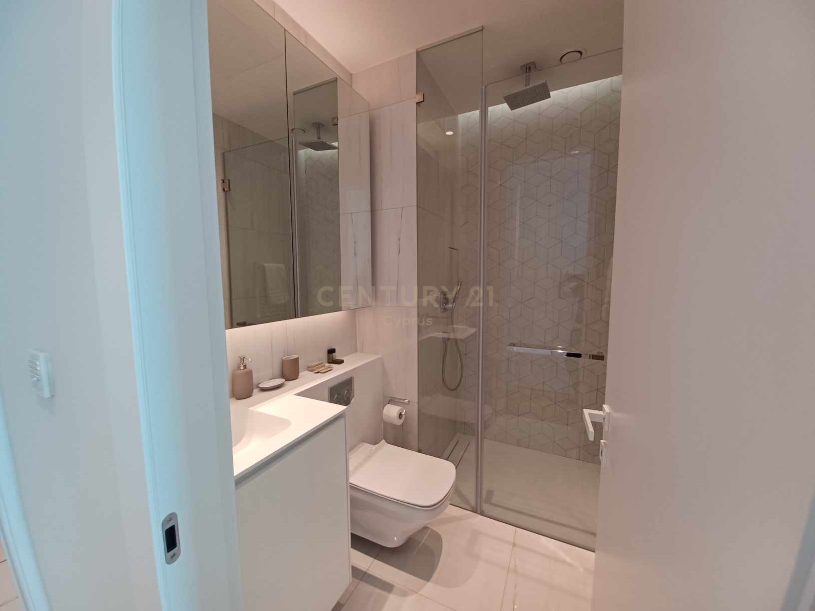 2 bedrooms Apartment in Agios Tychonas, Limassol, Cyprus No. 33021