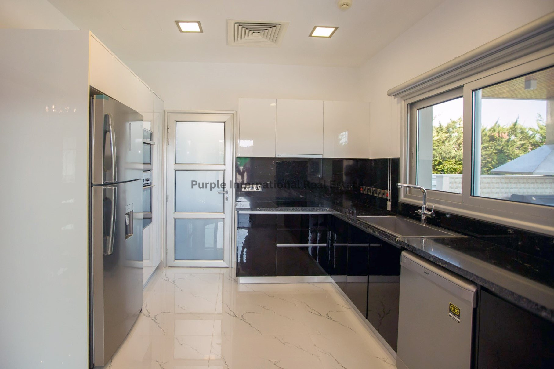 4 bedrooms Villa in Agios Tychonas, Limassol, Cyprus No. 8082