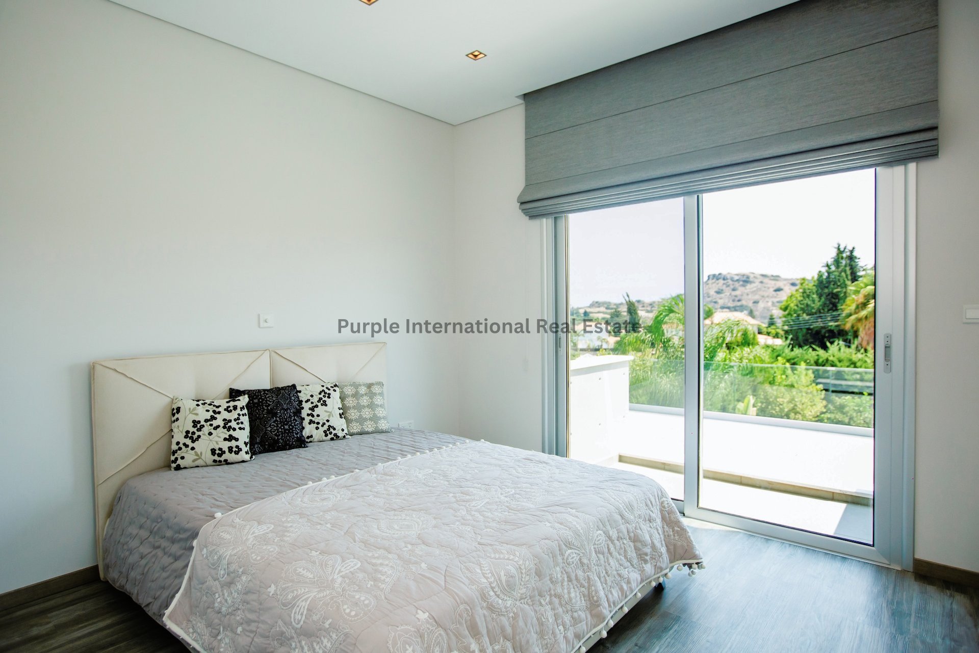 4 bedrooms Villa in Agios Tychonas, Limassol, Cyprus No. 8082