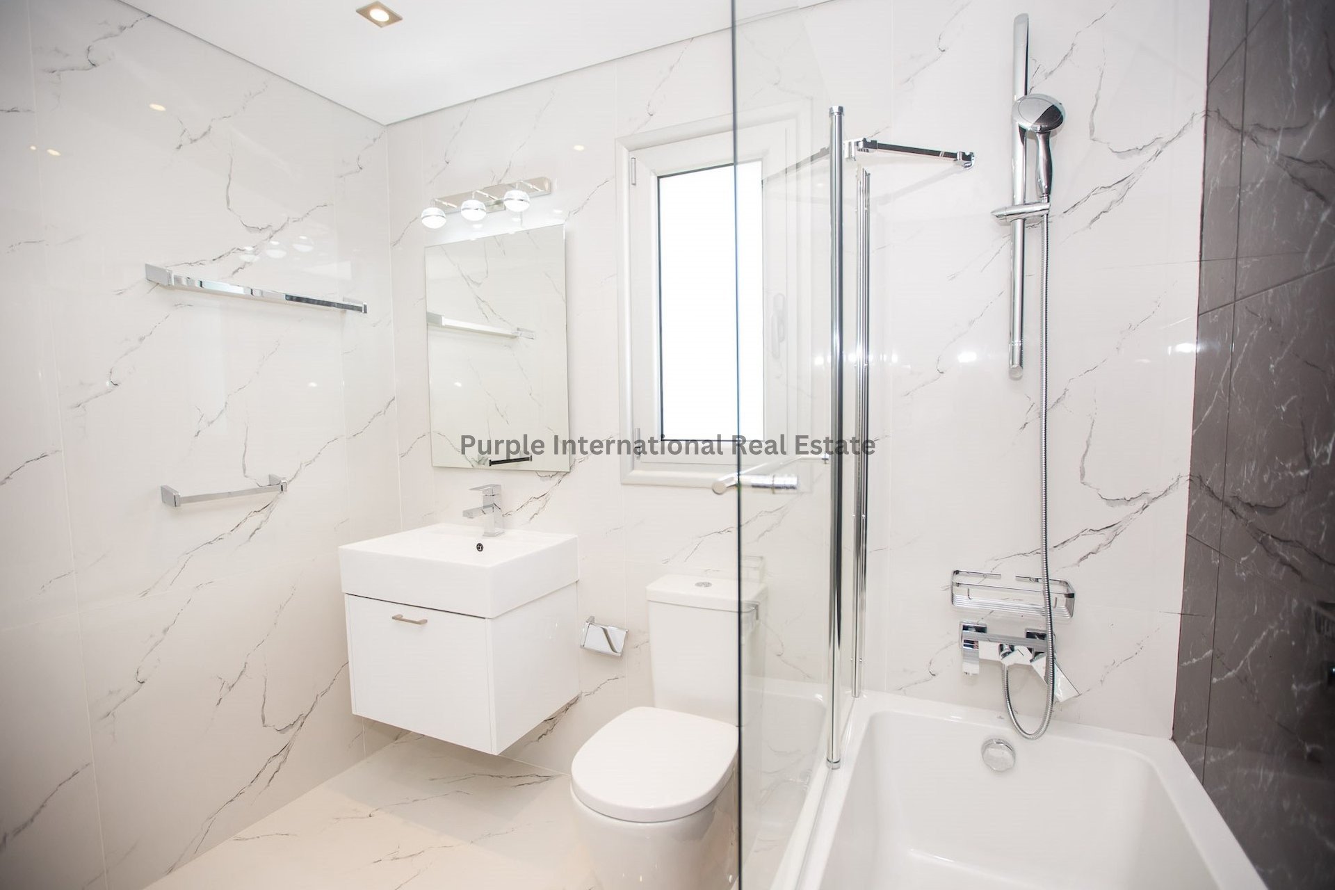 4 bedrooms Villa in Agios Tychonas, Limassol, Cyprus No. 8082