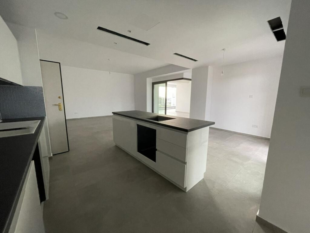 3 bedrooms Apartment in Limassol, Cyprus No. 38692
