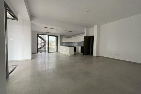 3 bedrooms Apartment in Limassol,  No. 38692 2