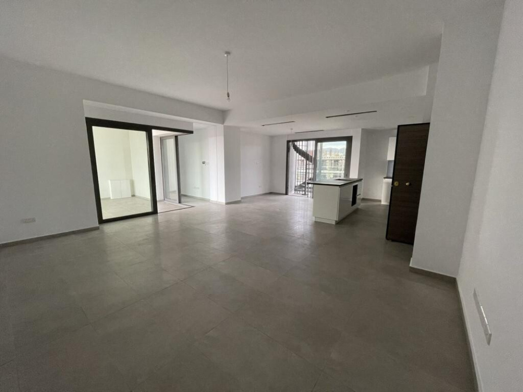 3 bedrooms Apartment in Limassol, Cyprus No. 38692