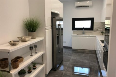 3 bedrooms Apartment in Limassol,  No. 38688 4