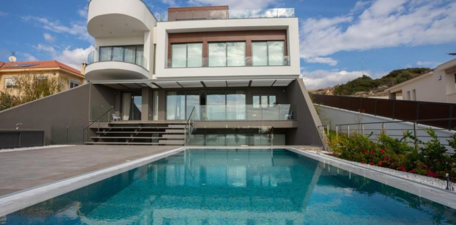 5 bedrooms Villa in Limassol,  No. 38689