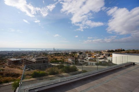 5 bedrooms Villa in Limassol,  No. 38689 5
