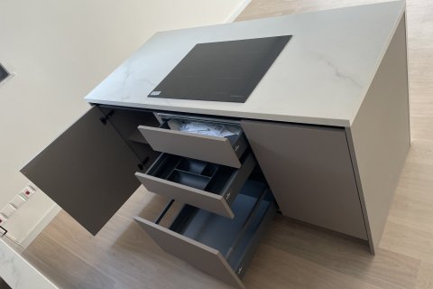 4 bedrooms Apartment in Nicosia, No. 49119 16