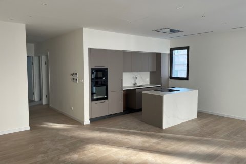 4 bedrooms Apartment in Nicosia, No. 49119 11