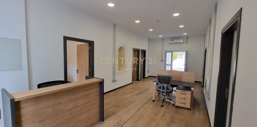 Офис 140м2 в Лимассол, Лимасол,  № 53387