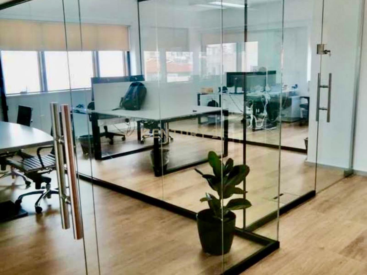 250m2 Bureau à Limassol, Chypre No. 53386