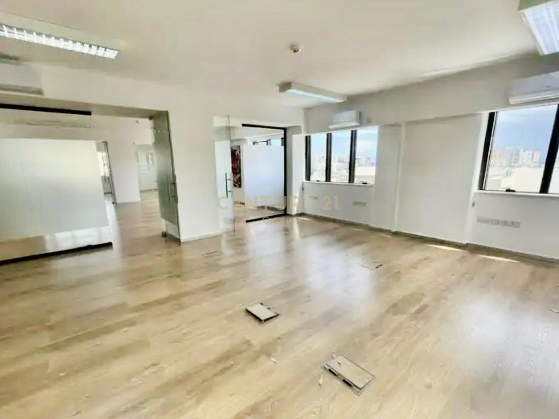 250m2 Bureau à Limassol, Chypre No. 53386
