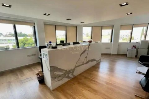 Офис 250м2 в Лимассол, Лимасол,  № 53386