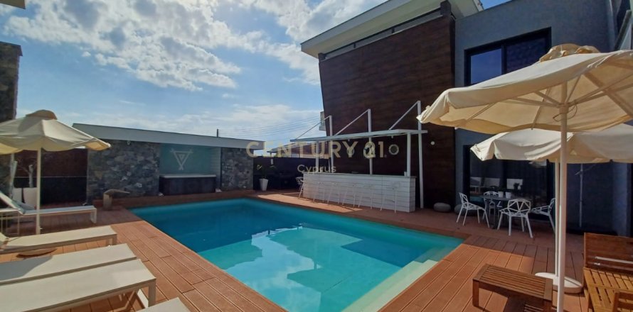 7 bedrooms Villa in Kolossi, Limassol,  No. 35556