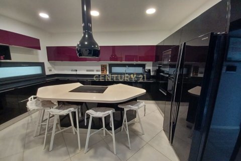 7 bedrooms Villa in Kolossi, Limassol,  No. 35556 4