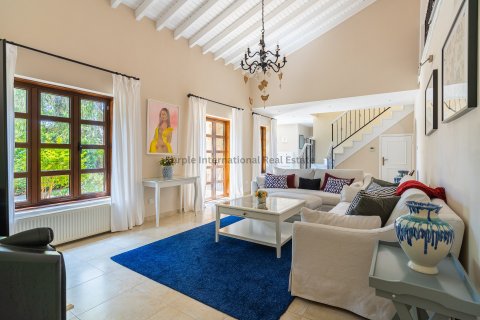 Вилла с 8 спальнями в Суни-Занакья, Лимасол,  № 39262 2