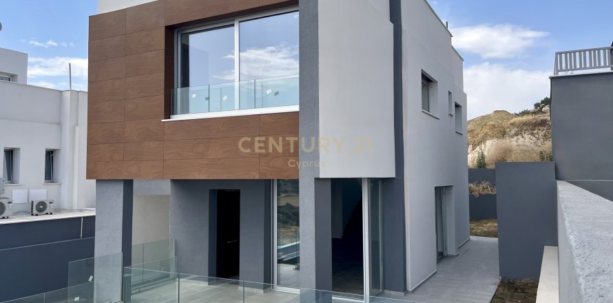 3 dormitorios Villa en Parekklisia, Limassol,  No. 55260