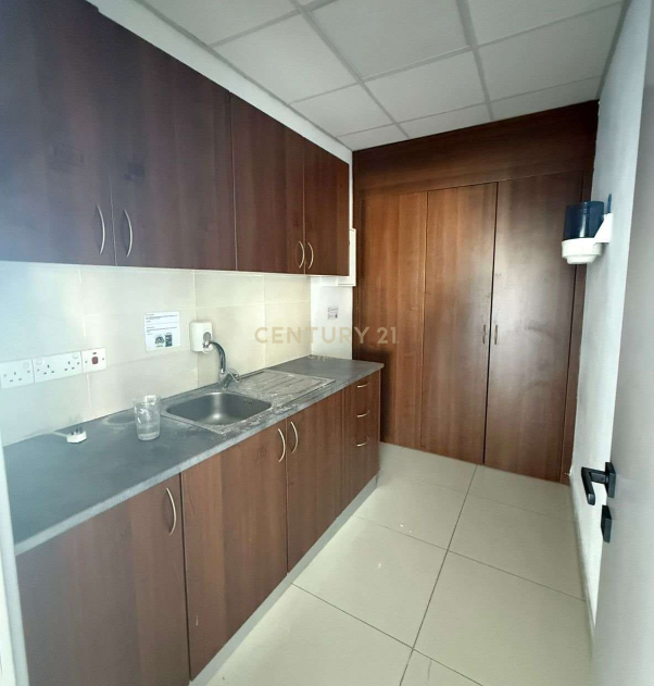 Офис 434м2 в Лимассол, Лимасол, Кипр № 57174