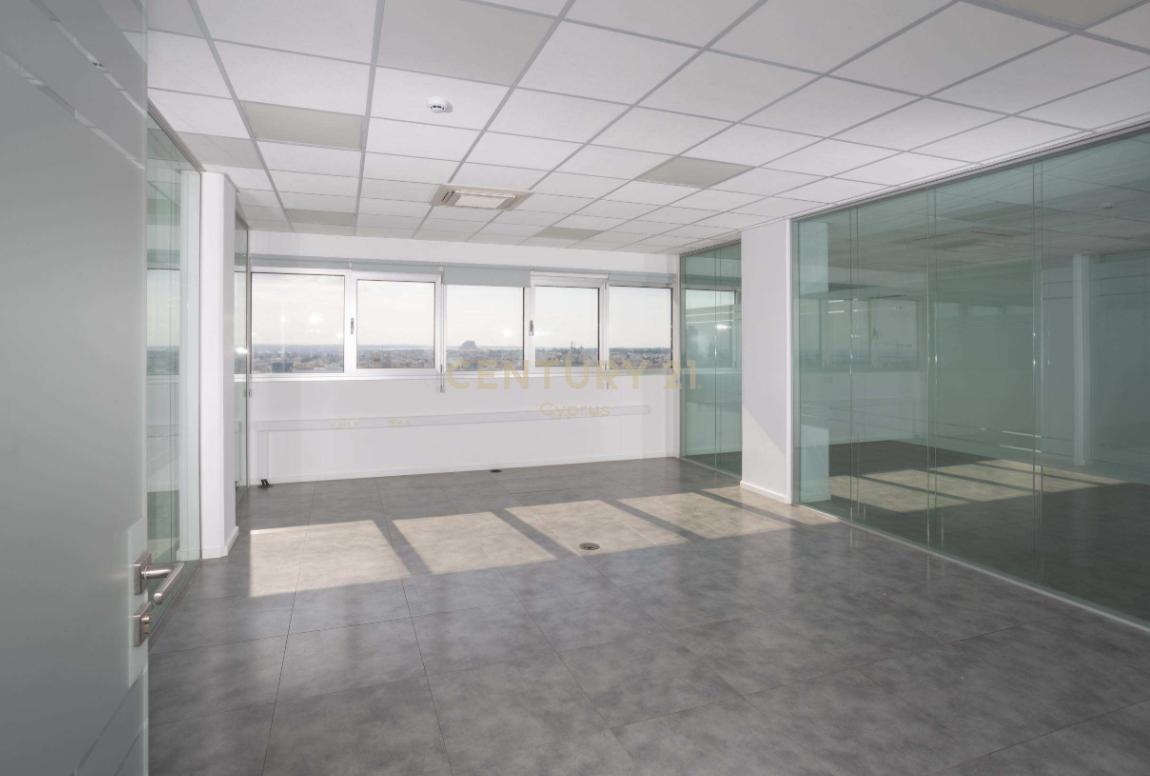 Офис 500м2 в Лимассол, Лимасол, Кипр № 57178