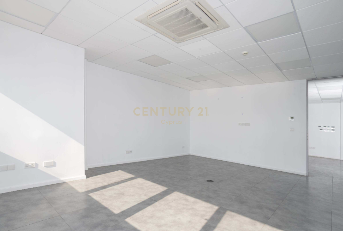Офис 500м2 в Лимассол, Лимасол, Кипр № 57178