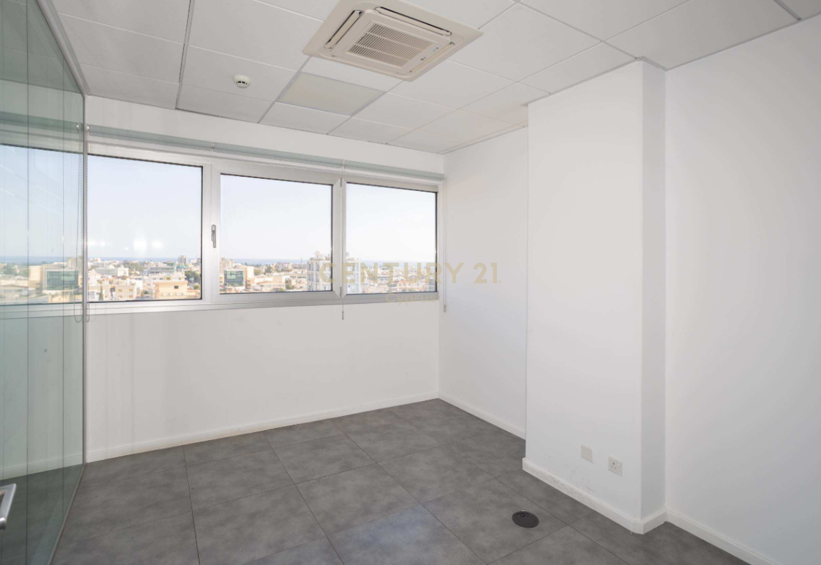 Офис 500м2 в Лимассол, Лимасол, Кипр № 57178