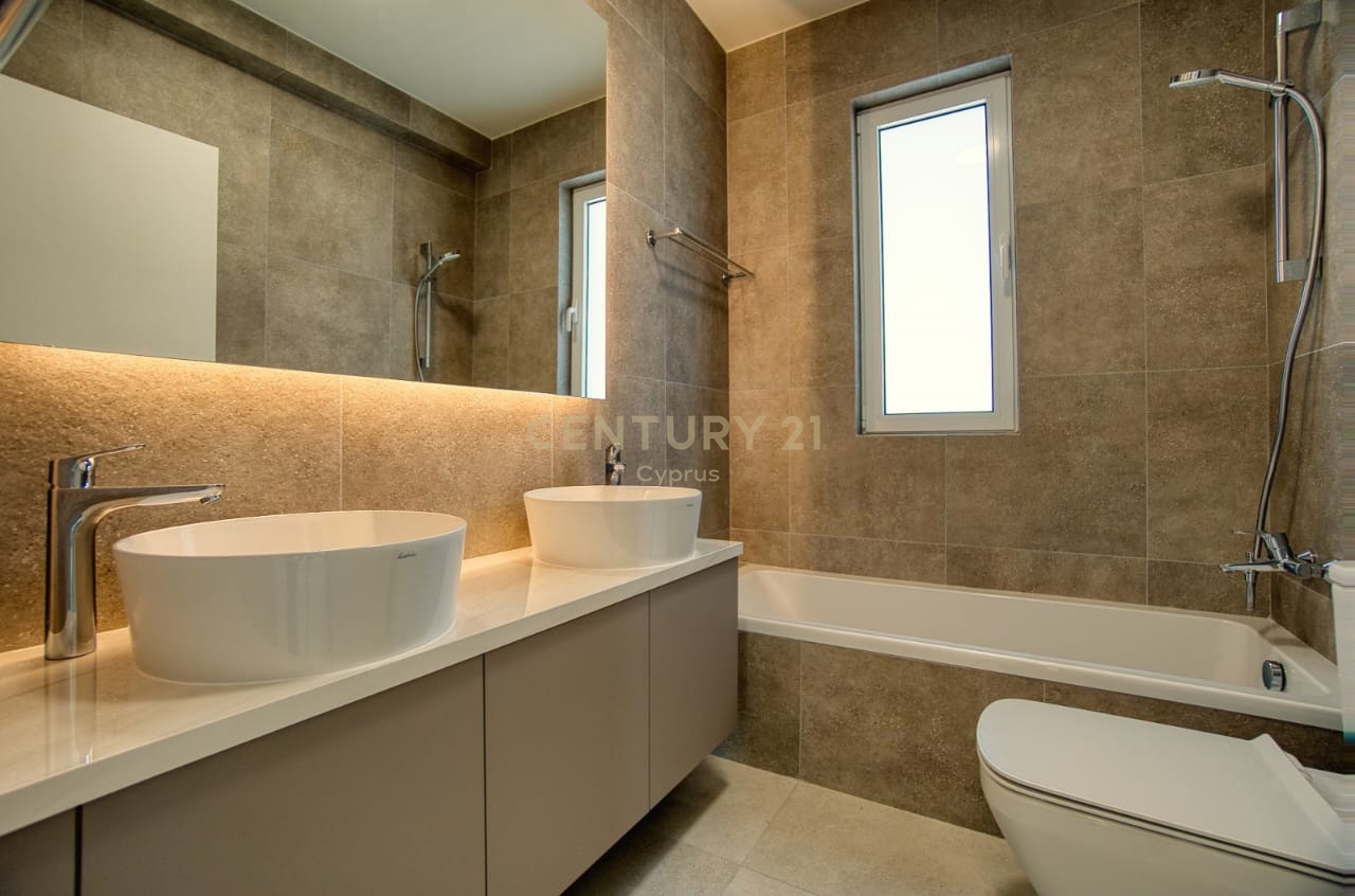 3 bedrooms Apartment in Chloraka, Paphos, Cyprus No. 56143