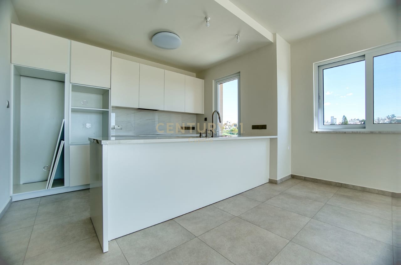 3 bedrooms Apartment in Chloraka, Paphos, Cyprus No. 56143