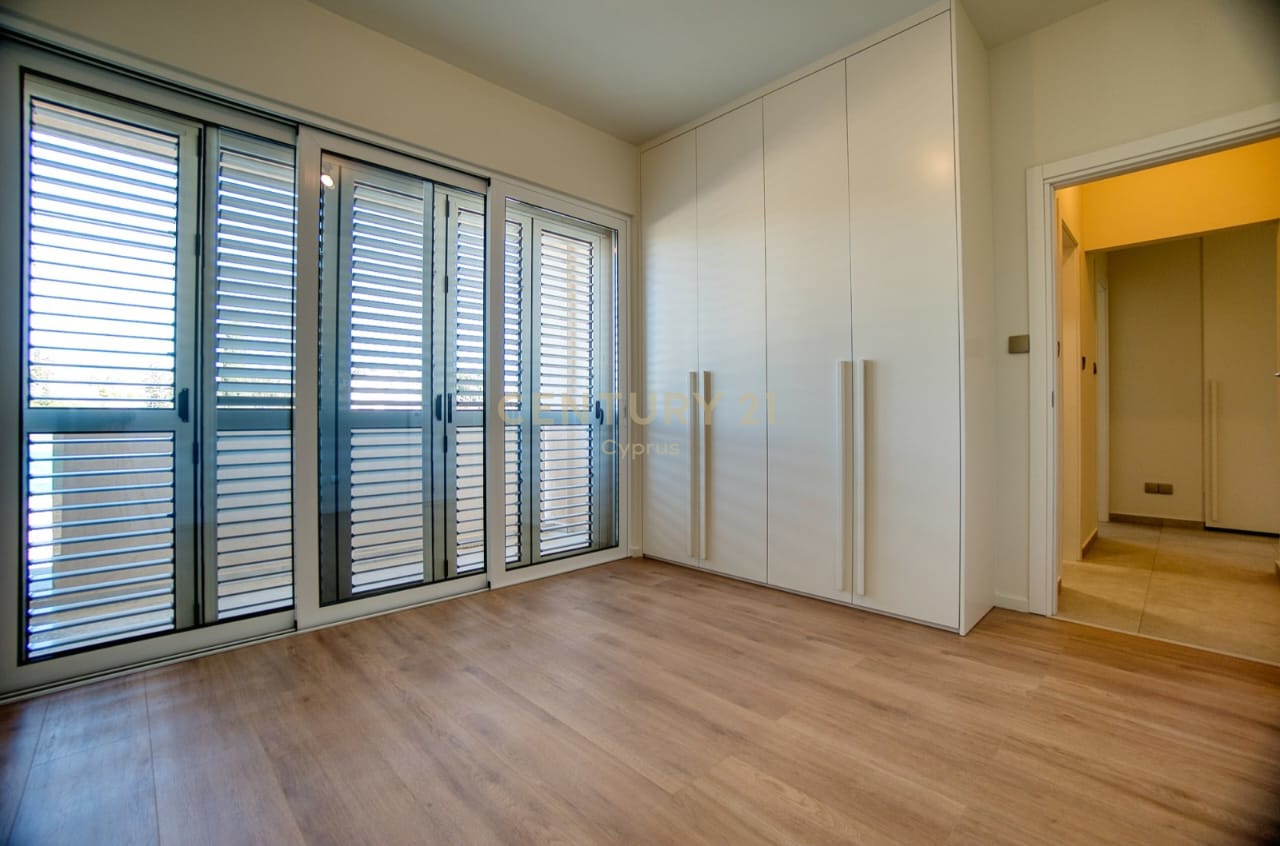 3 bedrooms Apartment in Chloraka, Paphos, Cyprus No. 56143