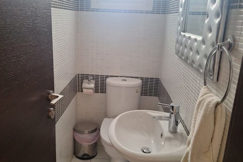 3 bedrooms Apartment in Nicosia,  No. 39837 12